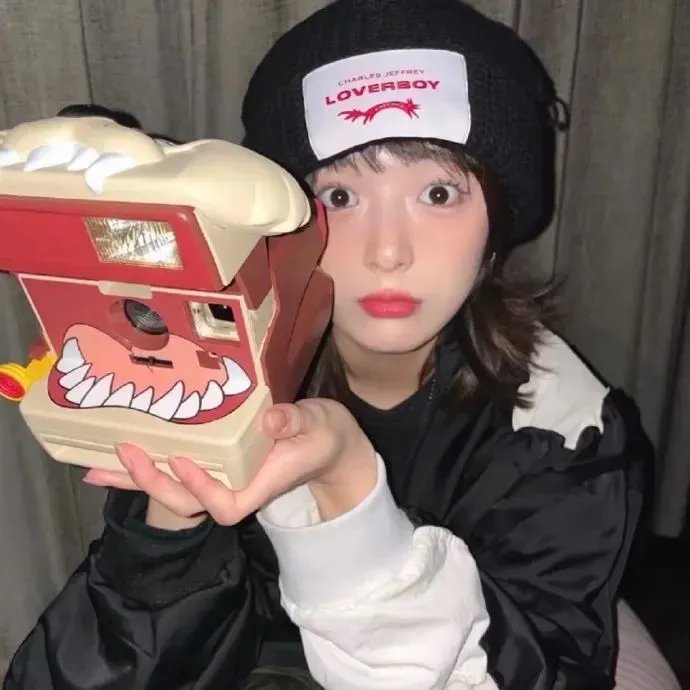 隔壁墓园的男孩